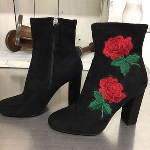 Steve Madden Black Boots with Rose Appliqué sz 7